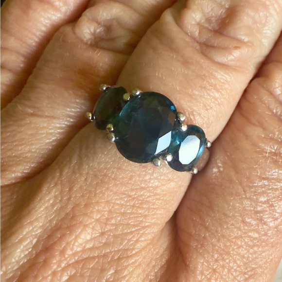 Elegant London Blue Topaz Ring in Sterling - 7.5 - Picture 1 of 6
